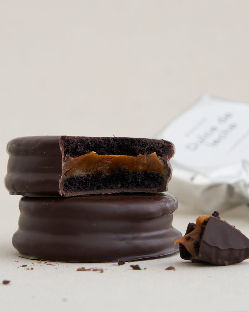 ALFAJORES FILLED WITH DULCE DE LECHE by KAKAWA